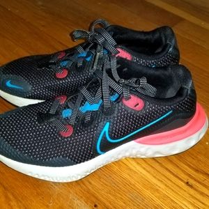 Girls Nike Renew size 4Y Black, Pink and Turquoise